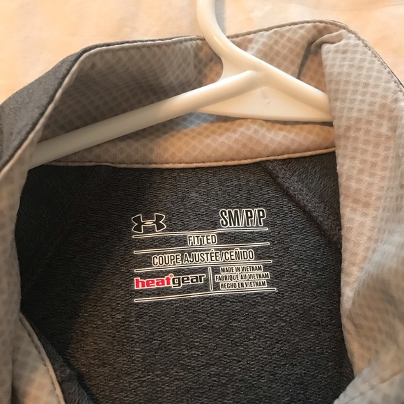 Under Armor 1/2 zip pullover dri-fit - Picture 2 of 3